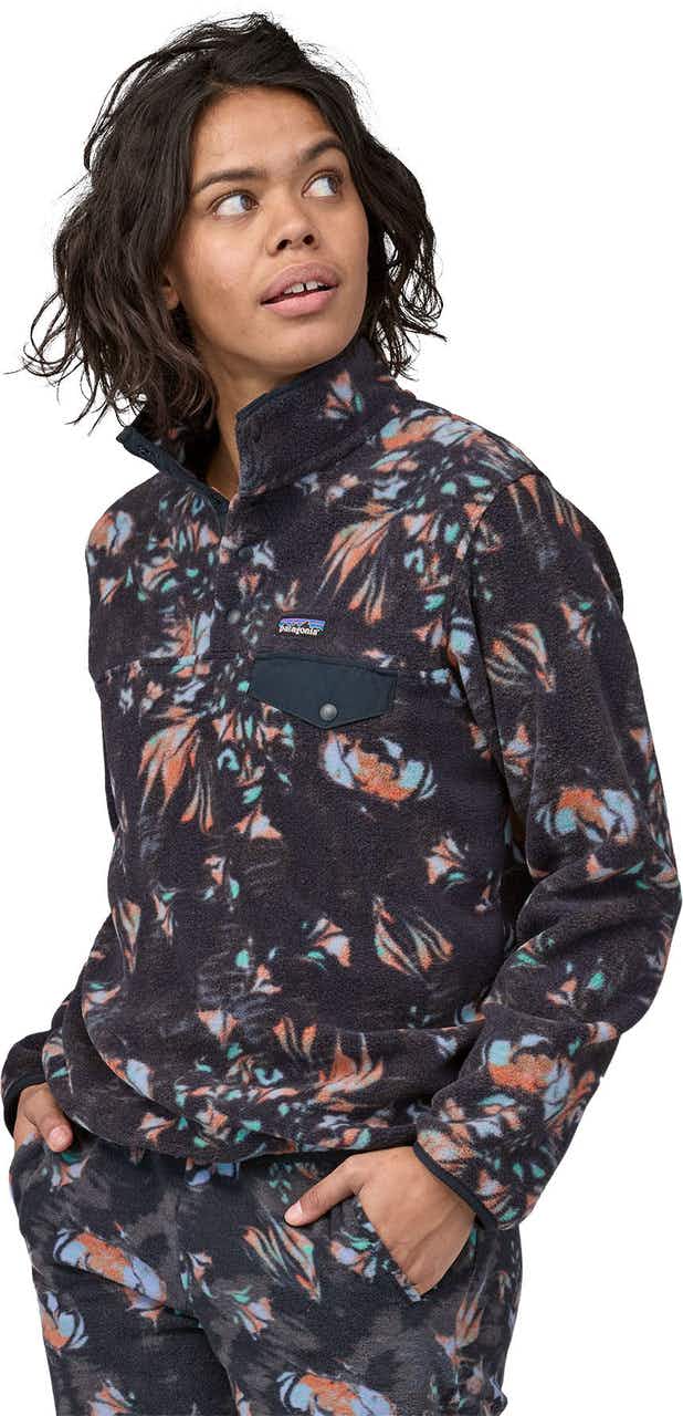Light Weight Synchilla Snap-T Pullover Swirl Floral: Pitch Blue