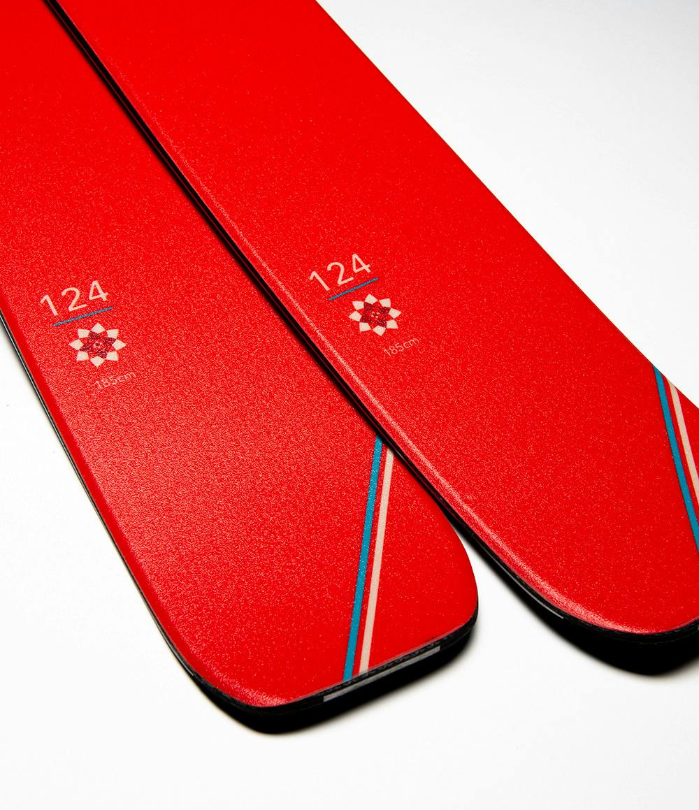 Skis Lotus 124 Pagoda Butte rouge