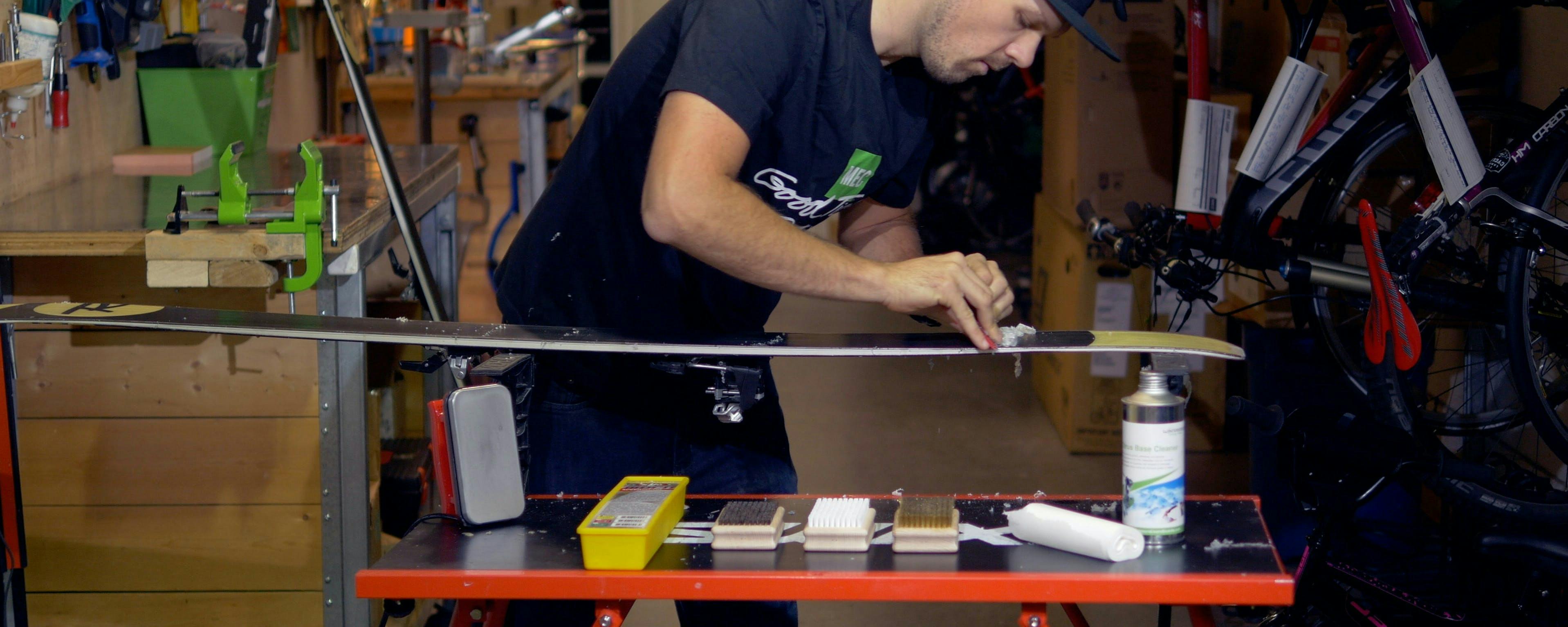 How to wax skis and snowboards
