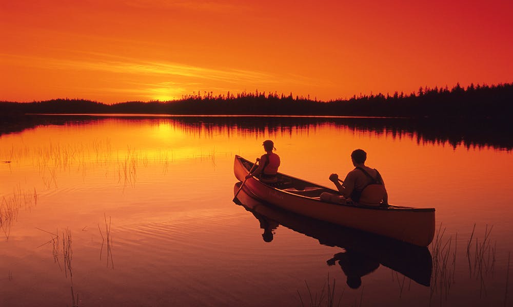 Sunset canoe paddling at Parc national d'Aiguebelle